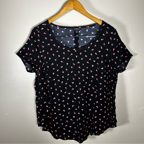 Torrid Black Red Mini Mushroom Print Button Back Blouse Size 00 M/L - Picture 1 of 10